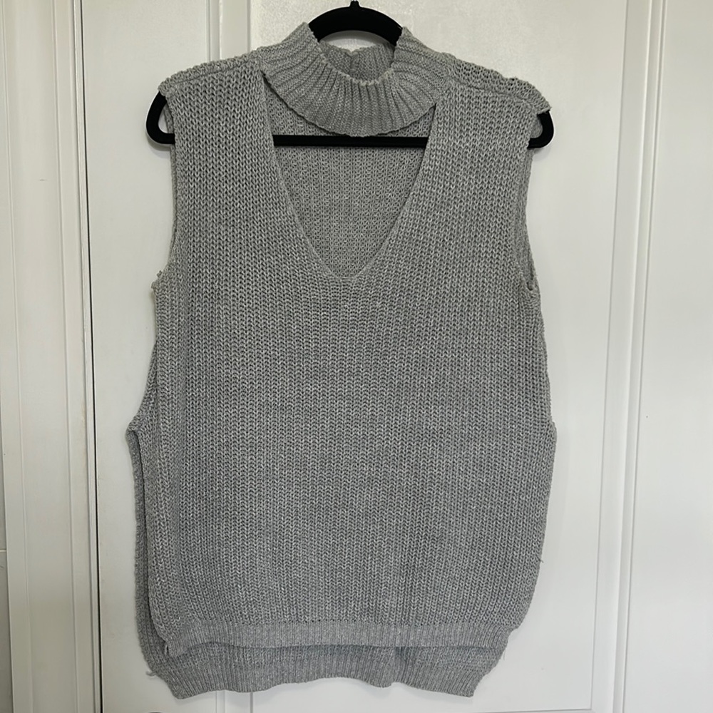 Grey Sleeveless sweater size M